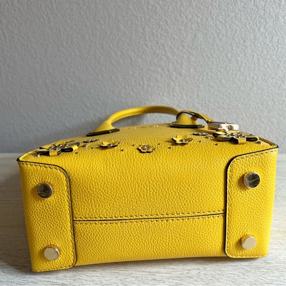 MICHAEL KORS Mercer Tote In Sunflower - Picture 12 of 14